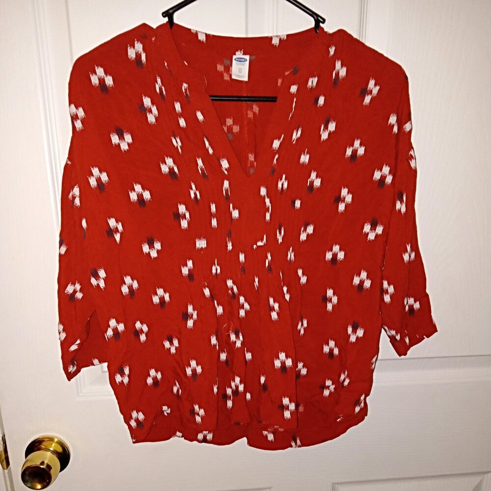 Old navy ladies v neck pleated blouse